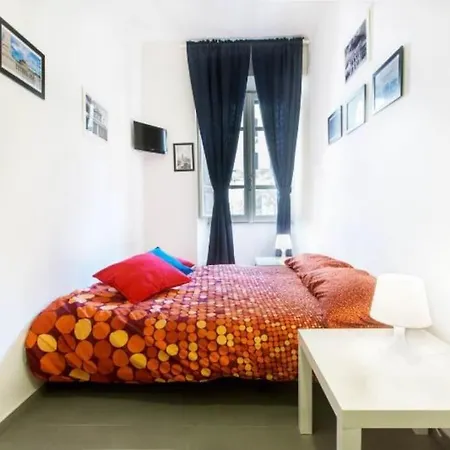 Postcard From ⭑⭑⭑⭑⭑ Metro B アパート ローマ